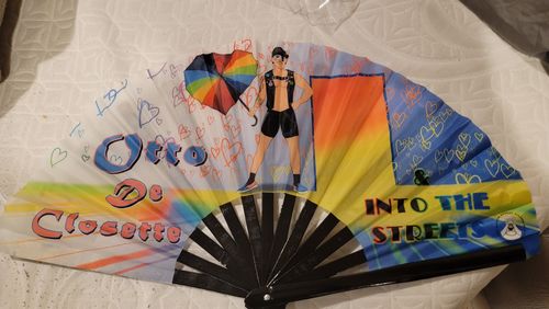 Customer photo review of Otto DeClosette - Hand Fan
