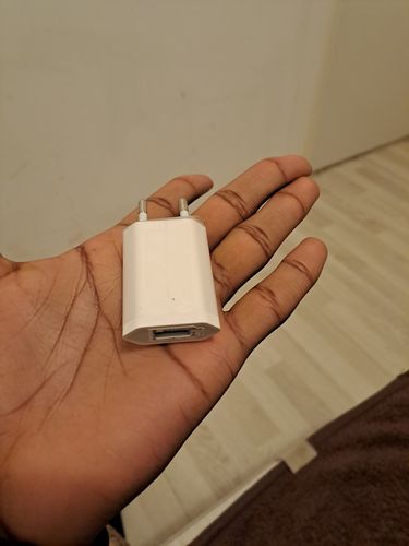 Avis photo d'un client sur Charger Adaptateur Secteur USB 5V - 1A 5W