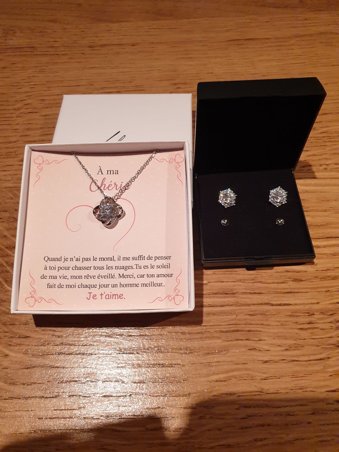 Customer photo review of ETERNITY • Collier Déclaration d'amour Noeud d'Amour