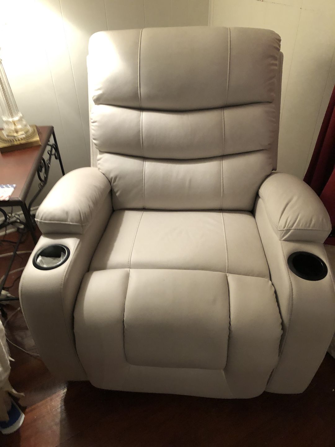 Customer photo review of Homrest Power Lift Recliner Chair with Massage & Heat for Elderly, Microfiber Electric Recliner with 2 Pockets, Cup Holders & USB Port (Beige White)