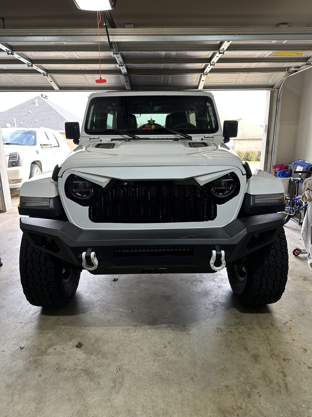 Customer photo review of Gladiator Vader Grille w/ Mesh - Black & White for 18-22 Jeep Wrangler JL & Gladiator JT
