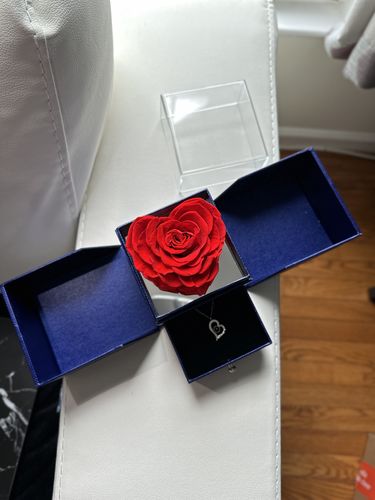 Customer photo review of Heart Shaped Preserved Rose On Mirror Jewelry Box With Heart Love Necklace