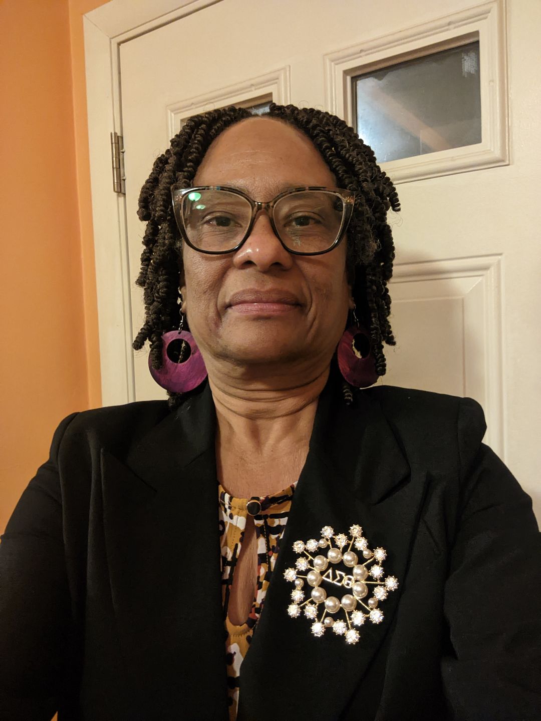 Customer photo review of DST-- 9 Pearl Custom Brooch