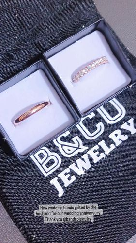 Customer photo review of Minimalist Uno Wedding Rings