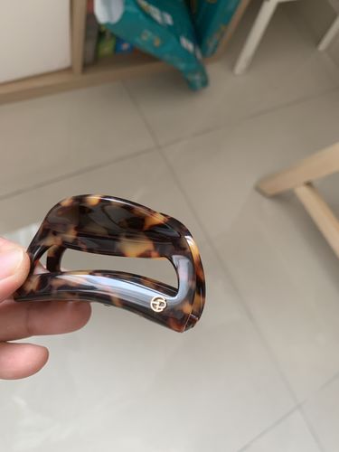 Customer photo review of Kyra Medium Hair Claw