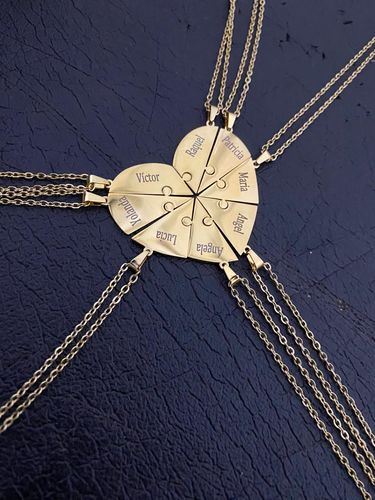 Customer photo review of Collar o llavero personalizado de piezas de rompecabezas