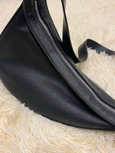 Customer photo review of Women Fashion Wide Single Strap Zipper PU Leather Chest Bags
