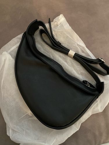 Customer photo review of Women Fashion Wide Single Strap Zipper PU Leather Chest Bags