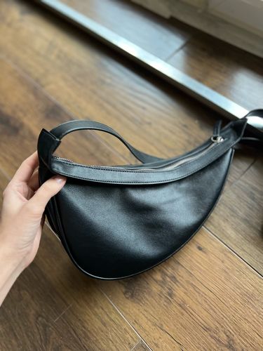 Customer photo review of Women Fashion Wide Single Strap Zipper PU Leather Chest Bags