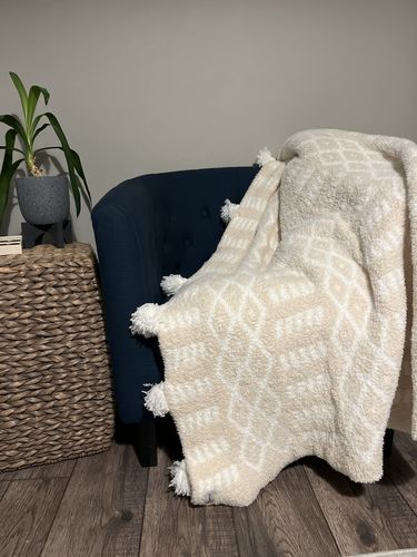 Customer photo review of Birch & Marshmallow Tassel Extended Throw Blanket