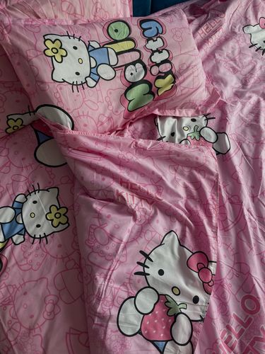 Customer photo review of Strawberry Hello Kitty Bedding Set