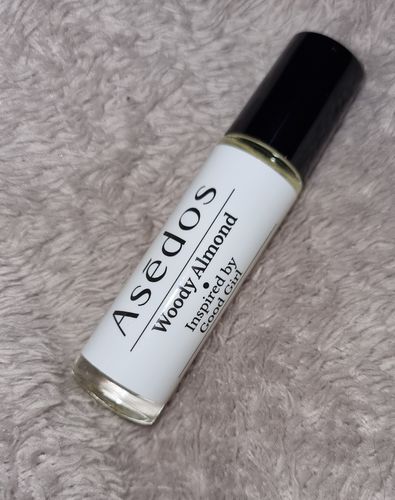 Customer photo review of WOODY ALMOND PERFUME OIL