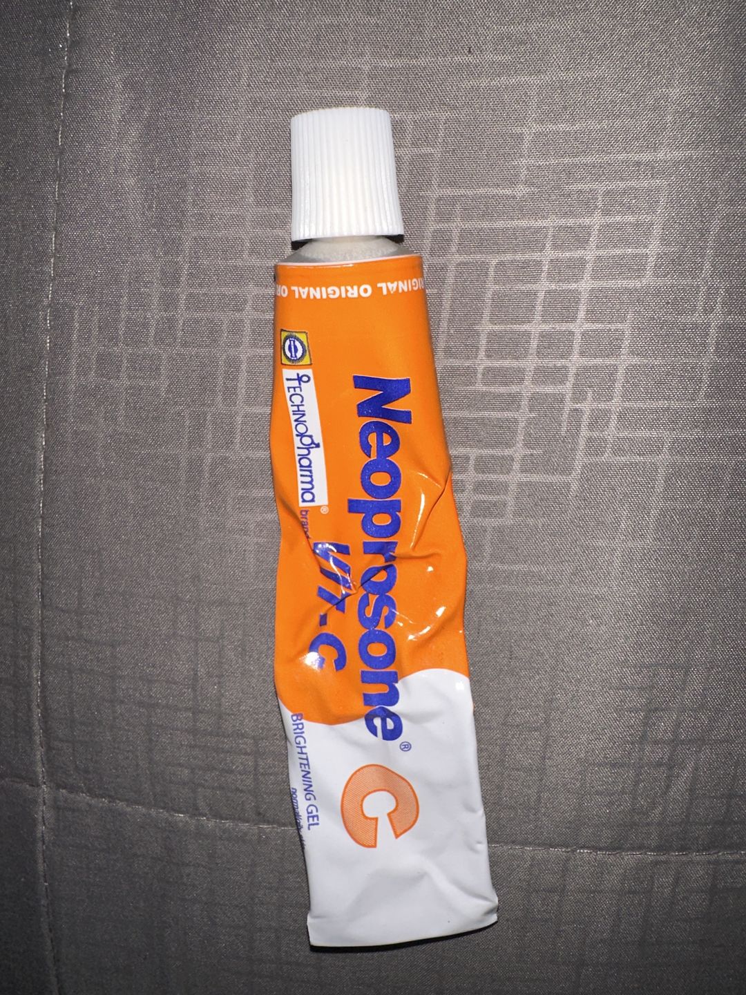 Customer photo review of Neoprosone Brightening Gel with Vitamin C – 30g / 1 Fl Oz