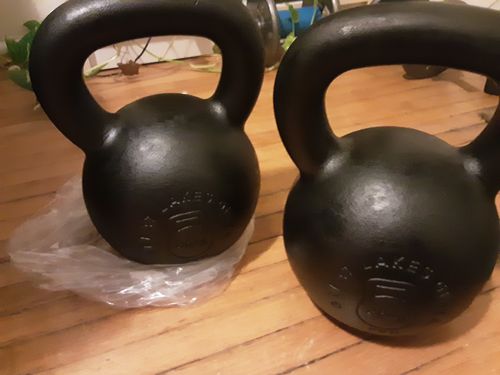 Customer photo review of 26kg / 57lbs E-coated Cast Iron Kettlebell