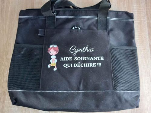 Customer photo review of Sac personnalisé SOIGNANTE QUI DÉCHIRE avec prénom