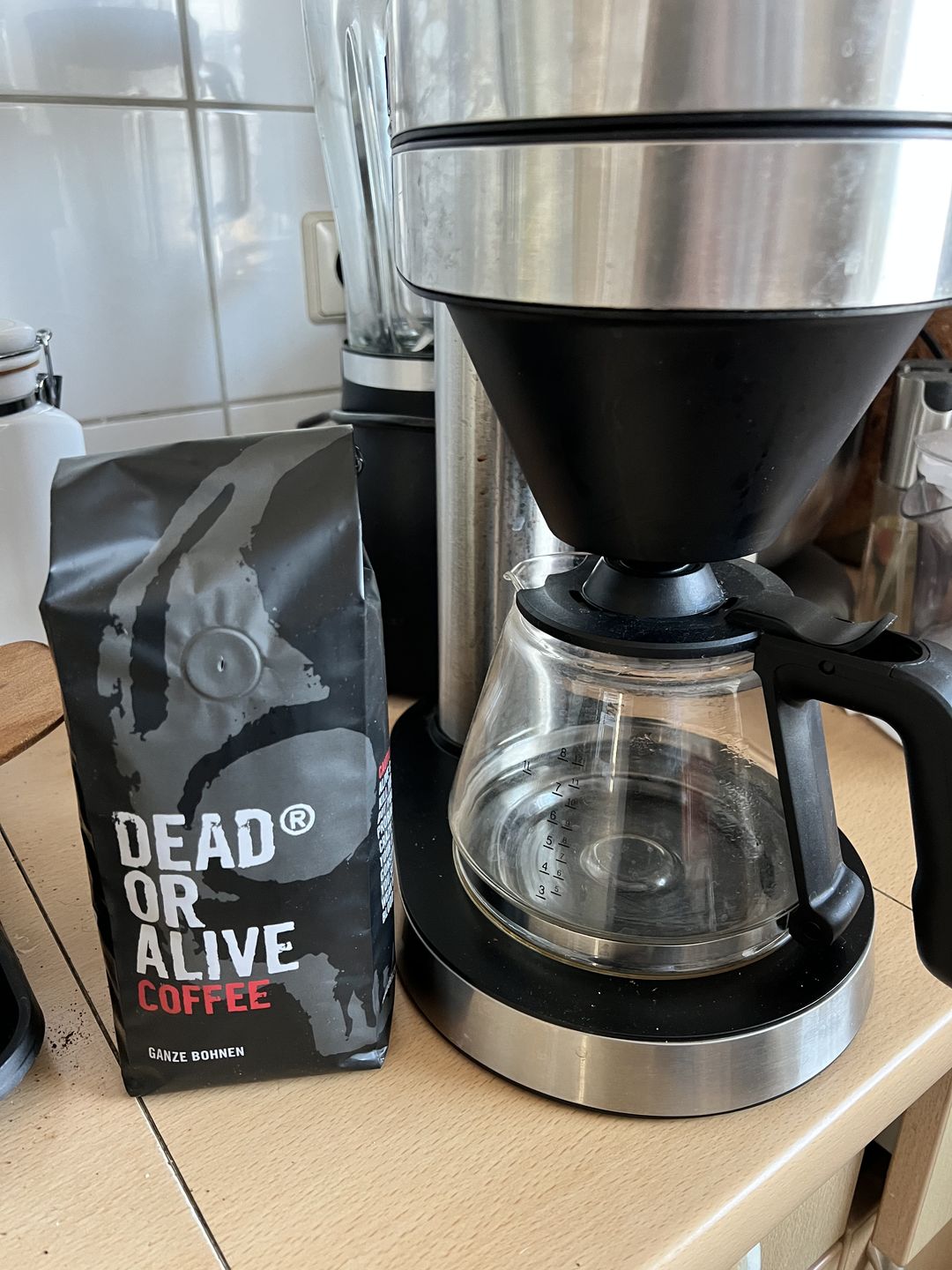 Customer photo review of DEAD OR ALIVE COFFEE Original – Kaffeebohnen, Medium-Dark Röstung, für Espresso & Filter, säurearm