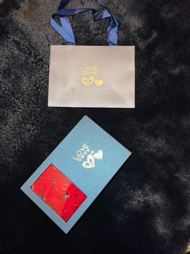 Customer photo review of 3D bar necklace rose box set