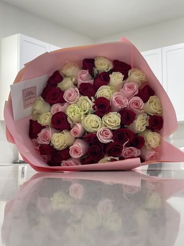 Customer photo review of Red Deluxe Bouquet