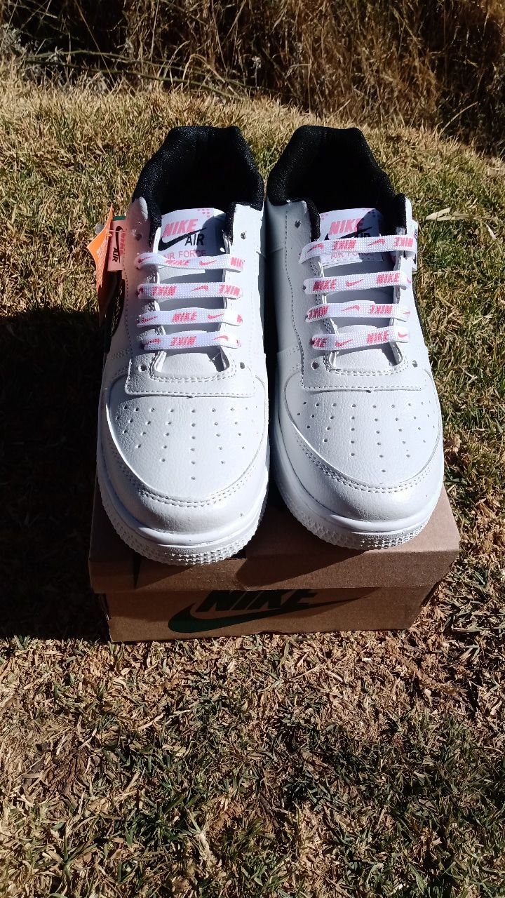 Customer photo review of Tenis 270 Blanco Negro Rosa