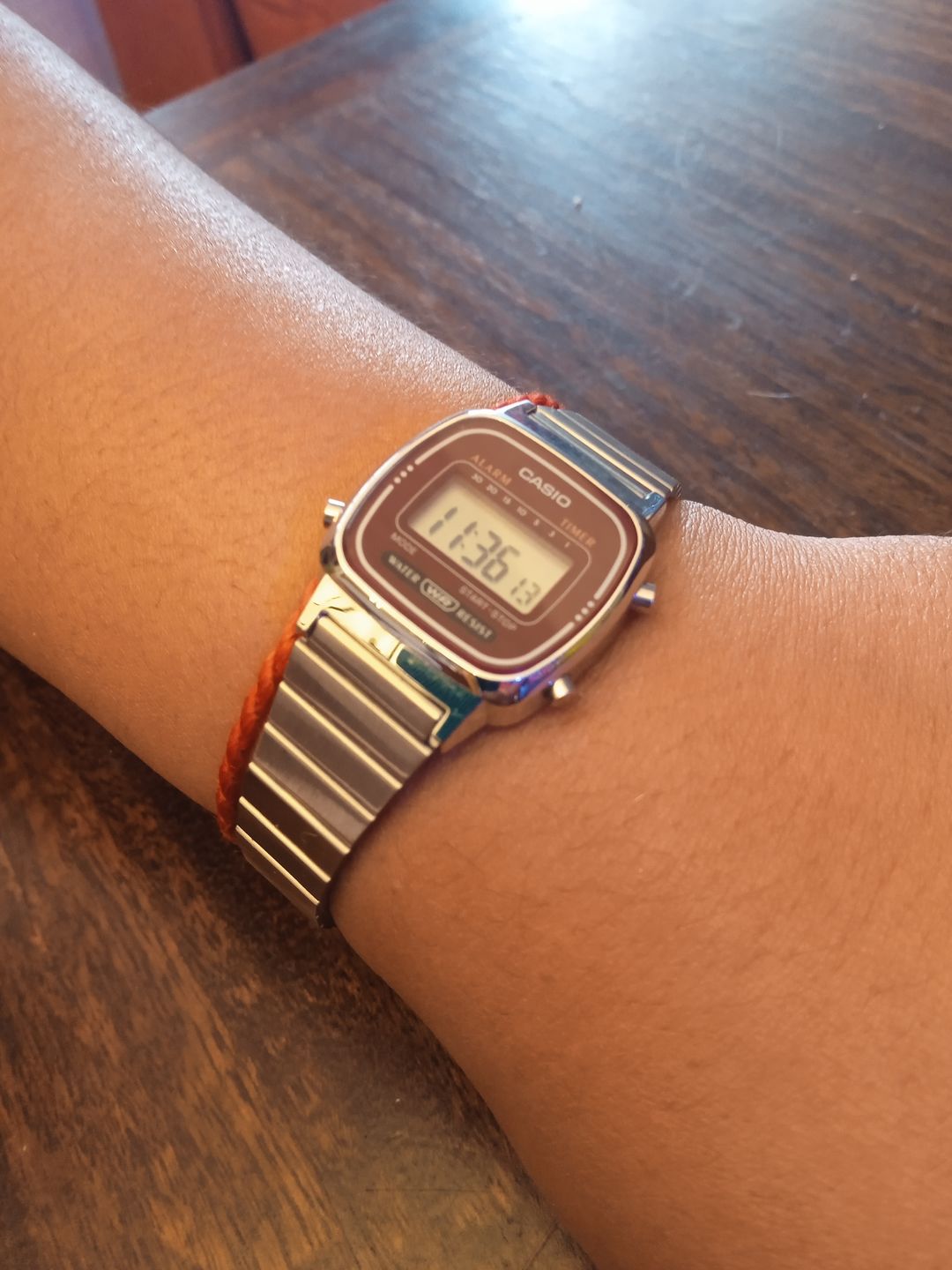 Customer photo review of Reloj Casio Vintage LA670WA-4DF Plateado Granate