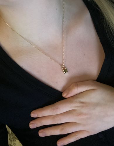 Customer photo review of Schloss Halskette