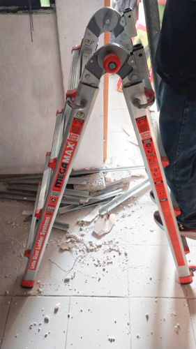 Customer photo review of Escalera de Aluminio Multiposición 17' Type IA Megalite Little Giant 11517-001 (Demo)