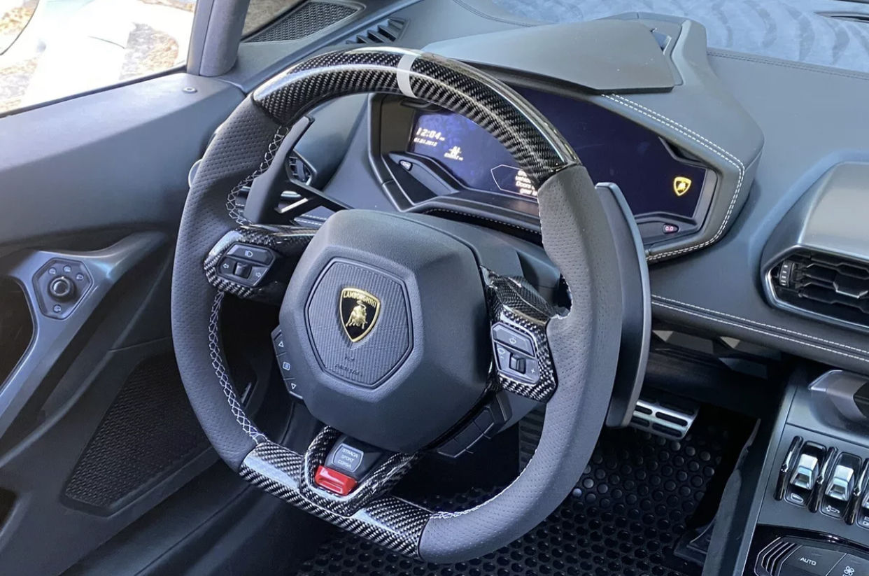 Customer photo review of Lamborghini Huracan Custom Carbon Fiber Steering Wheel
