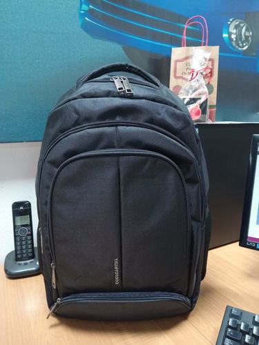 Customer photo review of Mochila Bast Laptop 15.6" Cool Capital Negro