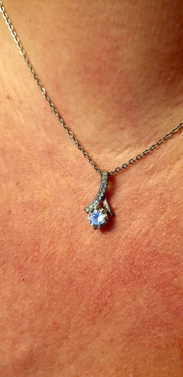 Customer photo review of BELLA • Collier Belle-Fille Noeud Elixir
