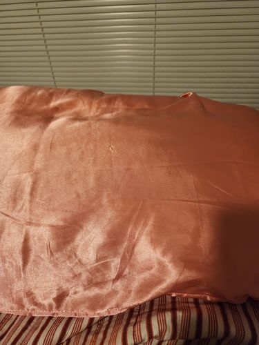 Customer photo review of SatinLuxe Anti breakage Anti Frizz anti Dryness Envelope pillowcases (Set of 2) 6 colors !