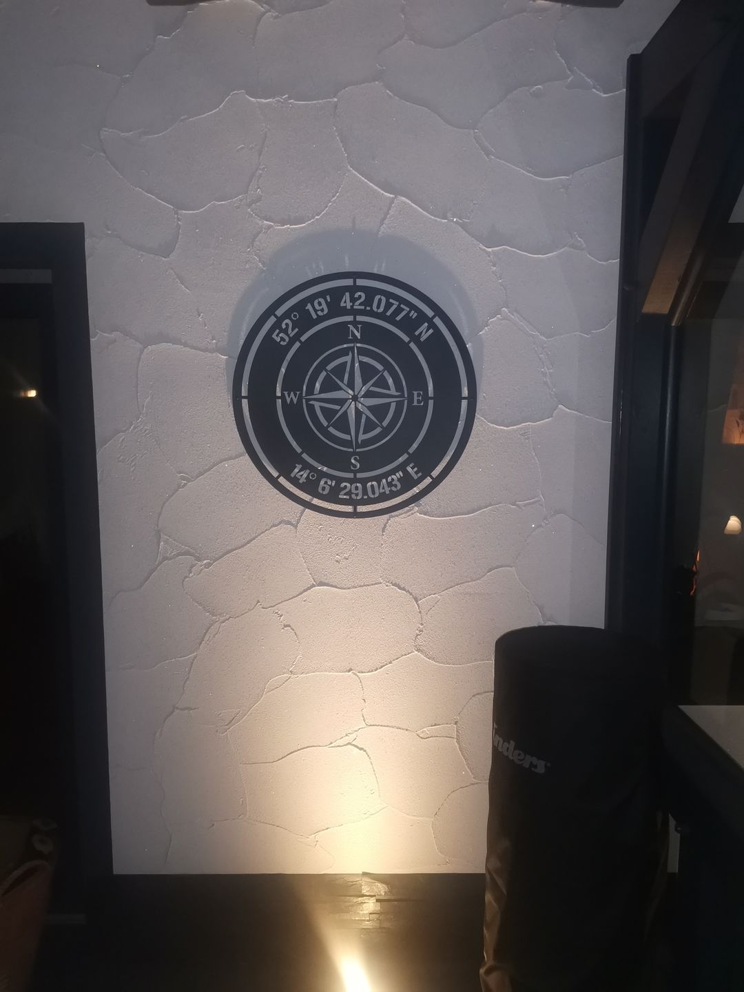 Customer photo review of Wanddekoration Kompass mit Koordinaten für Innen-und Außenbereich-personalisierbar