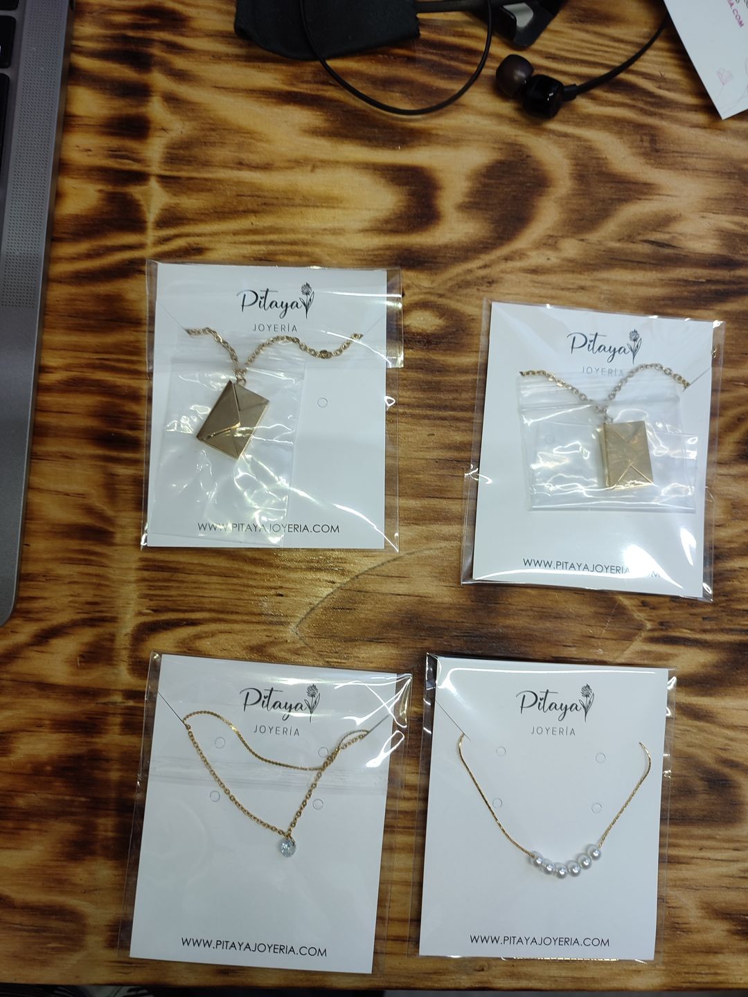 Customer photo review of Collar Mensaje Personalizado