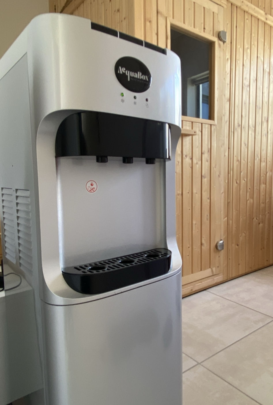 Customer photo review of AcquaBox ®️ 20L Mineral Water Refill