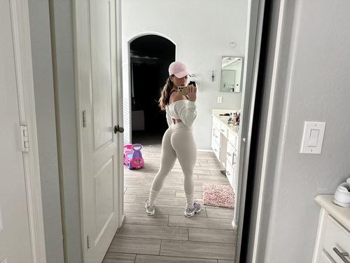 Customer photo review of Pchee Pro Light Grey Scrunch Butt Leggings