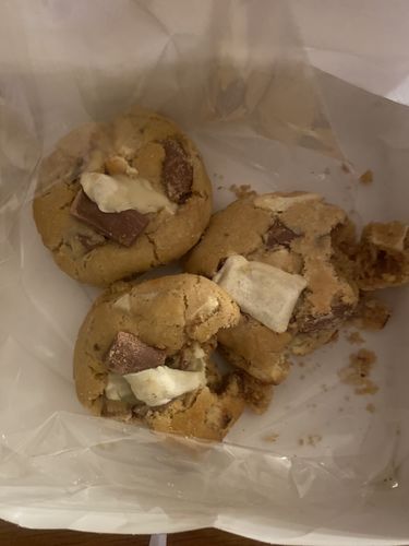 Customer photo review of Galaxy & Milkybar Chunk