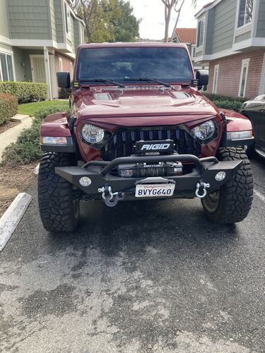 Customer photo review of Gladiator Vader Grille w/ Mesh - Black & White for 18-23 Jeep Wrangler JL & Gladiator JT
