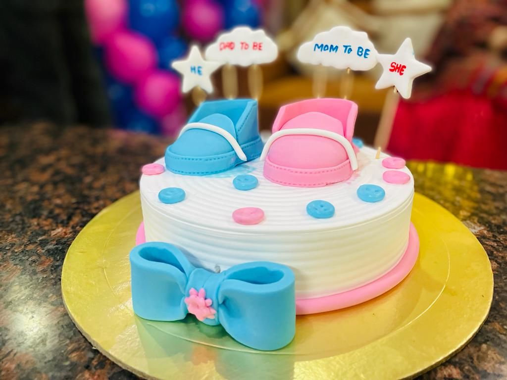 Customer photo review of Baby Shower Shoes Design Cake