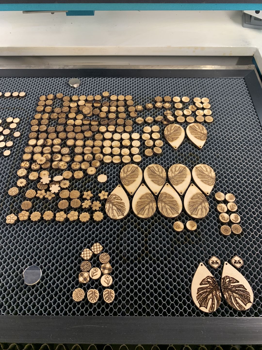 Customer photo review of Cloudray Honeycomb Bed For Laser Engraver