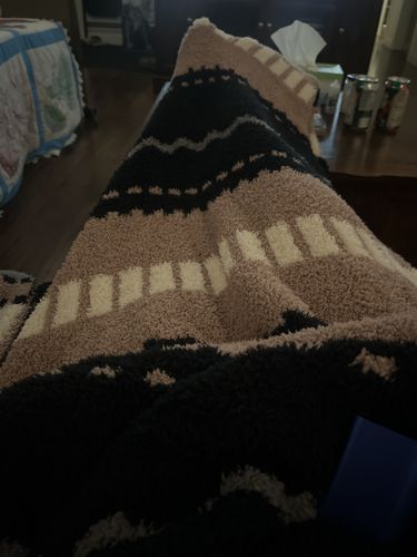 Customer photo review of Ultimate Grey & Cloud White Diamond Point Twin Bed Throw Blanket