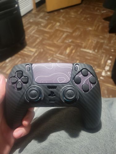 Customer photo review of Black Carbon Fiber - PS5 Controller Skin