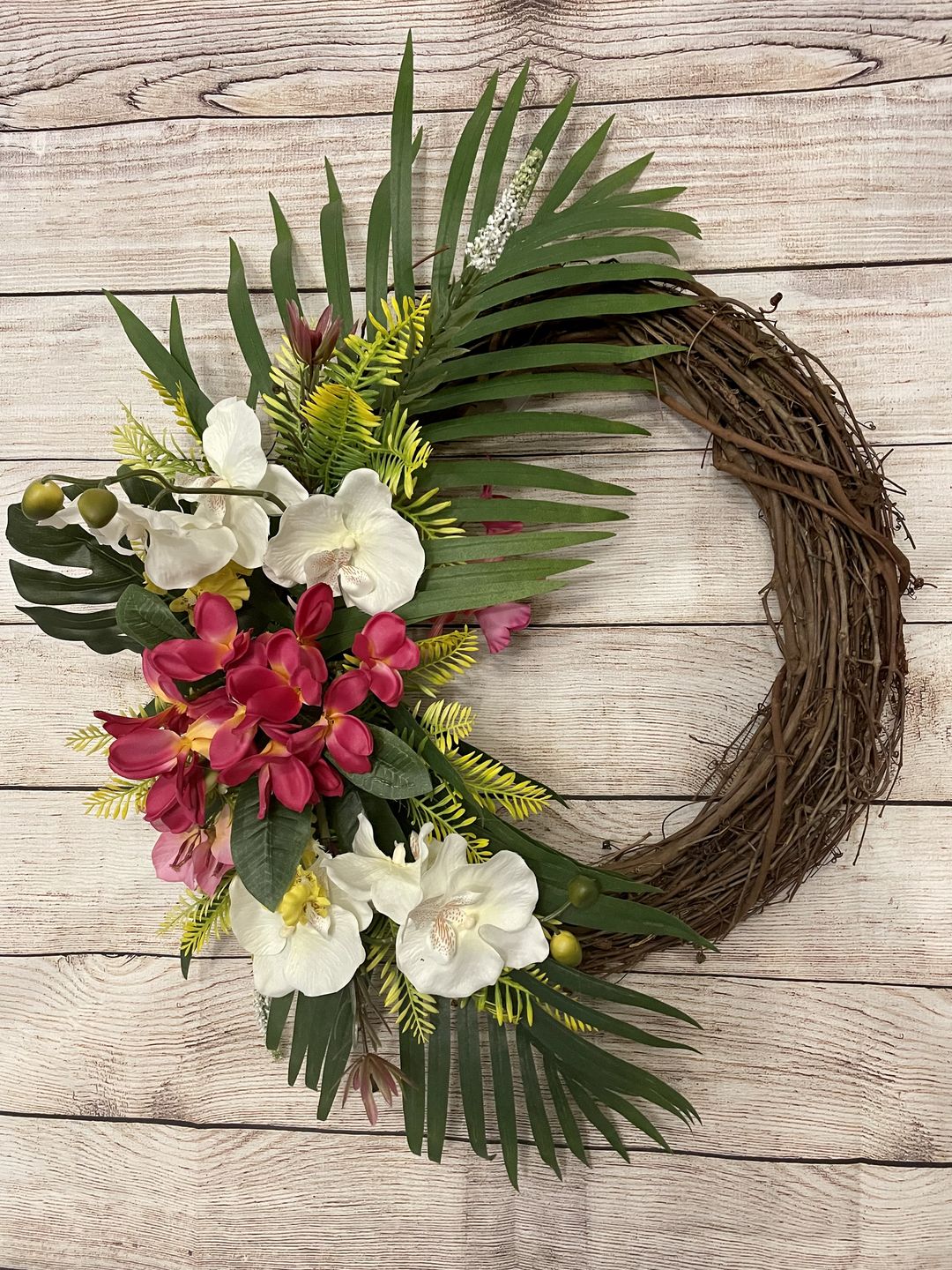 Customer photo review of 16" Round Grapevine Wreath - DECOE-035