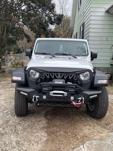 Customer photo review of Shark Grille - Glossy Black for 18-22 Jeep Wrangler JL & Gladiator JT