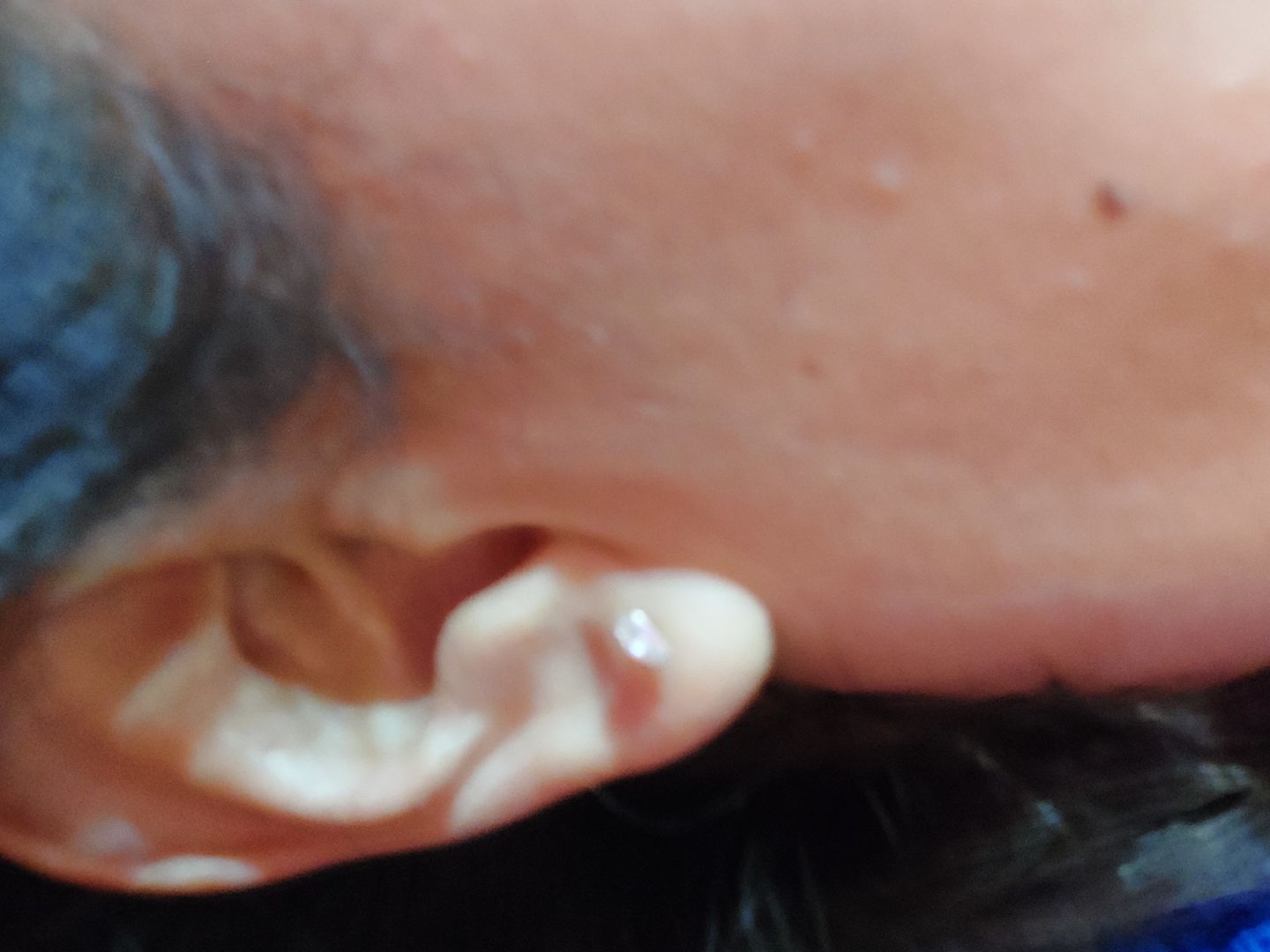 Customer photo review of Aretes Marquiz Zirconia, Oro 10K, Broquel (Par de aretes)