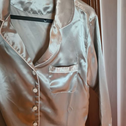 Customer photo review of 100% Mulberry Silk Pyjamas Set for Women 22 Momme Silver