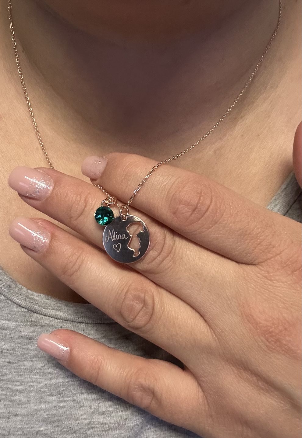 Customer photo review of Halskette mit Geburtsstein und Gravur "Mama"