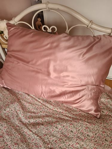 Customer photo review of Pink 22 Momme Mulberry Silk Pillowcase