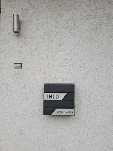 Customer photo review of AlbersDesign Briefkasten B1 anthrazit (RAL7016) personalisiert mit Edelstahl-Schildern