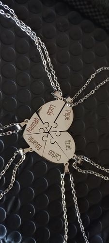 Customer photo review of Collar o llavero personalizado de piezas de rompecabezas