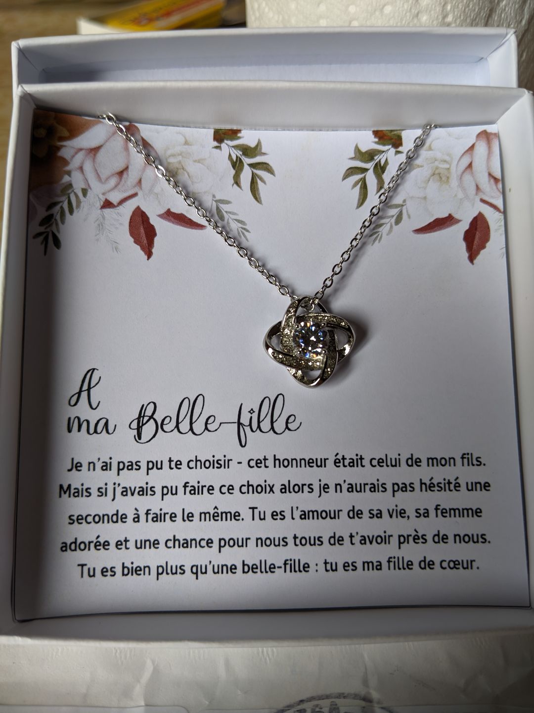 Customer photo review of BELLA • Collier Belle-Fille Noeud d'Amour