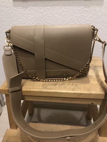 Customer photo review of Gold Chain - Iconic Ally